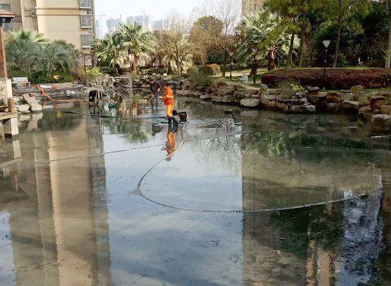 信丰景观池淤泥清理