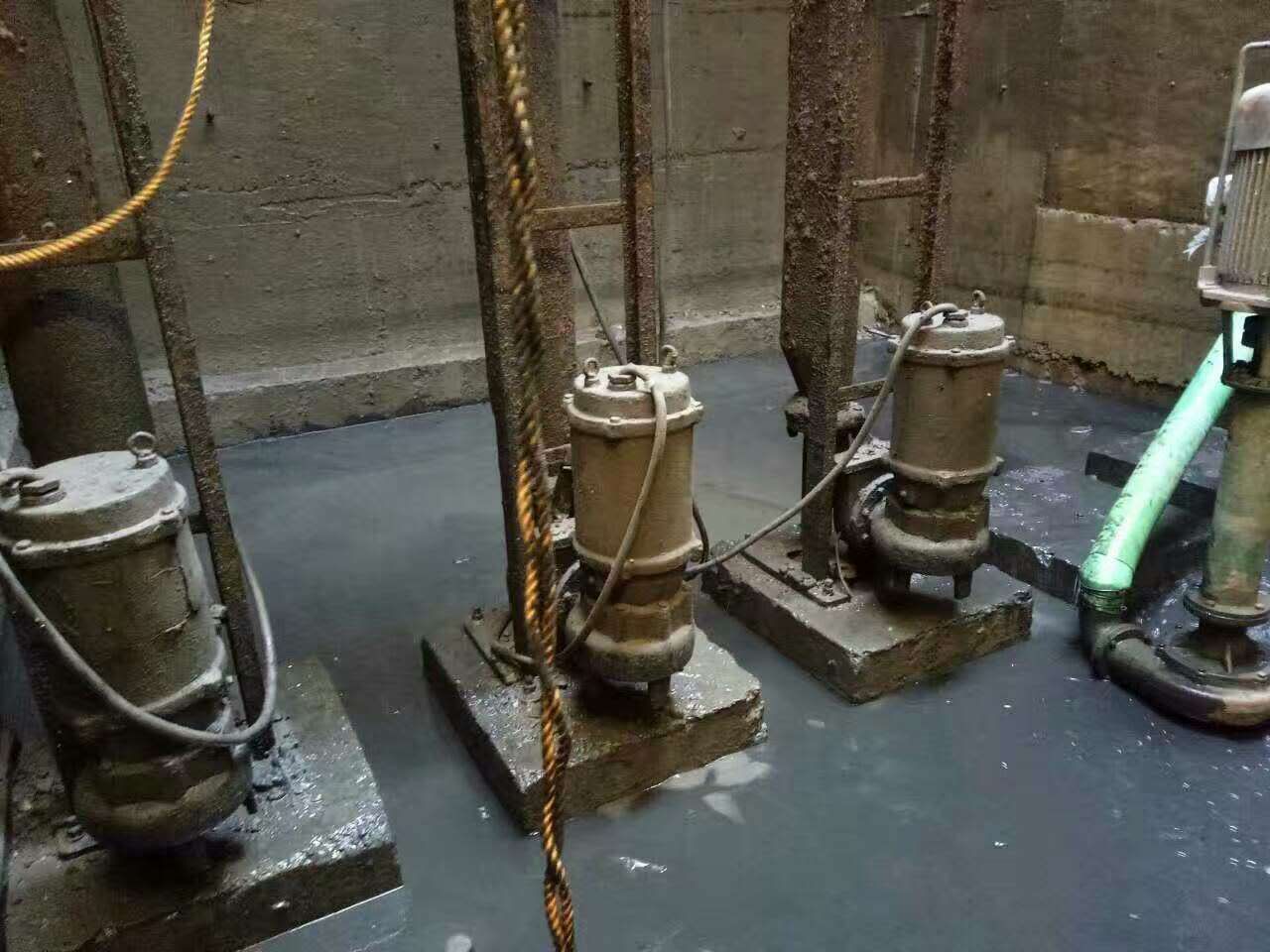 信丰污水池清理